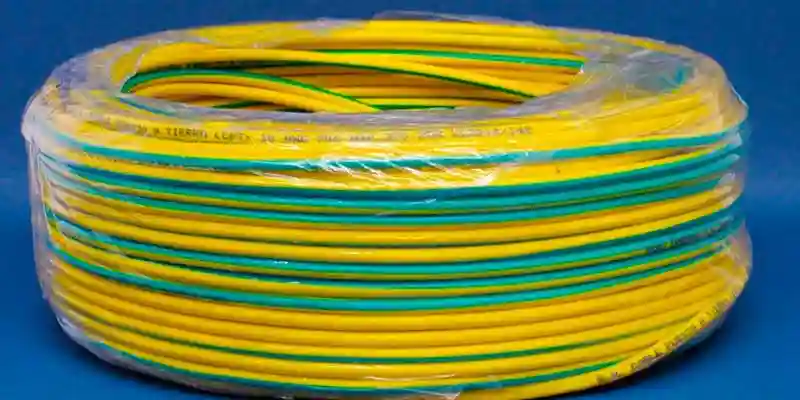 cable a tierra color amarillo y color verde