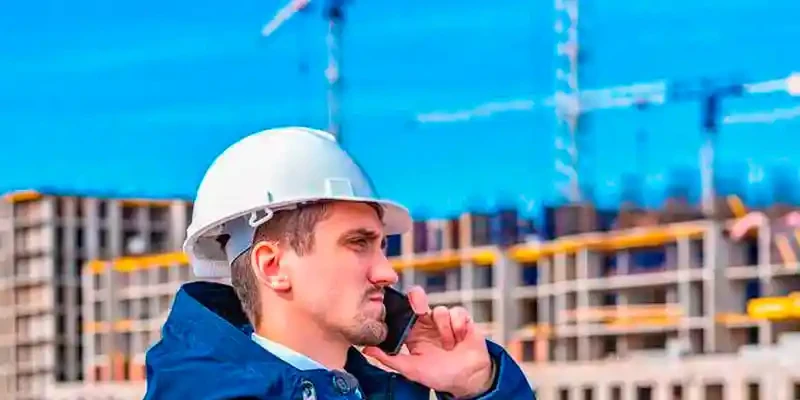 casco blanco para ingenieros