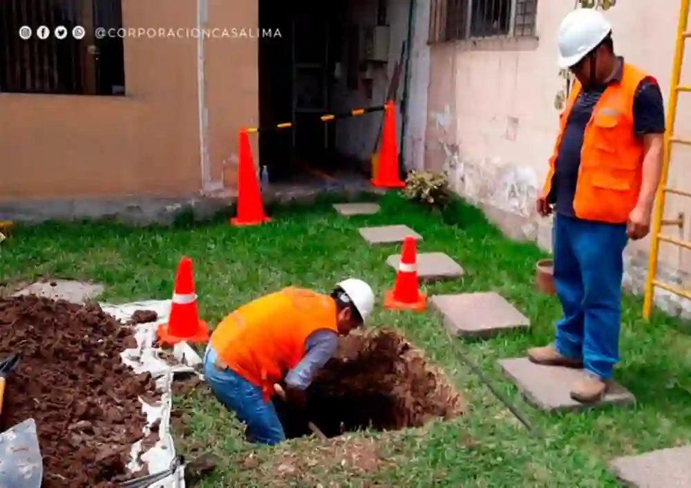 ingenieros naranja cavando puesto tierra