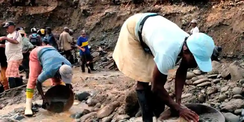 Trabajadores en minería de cobre