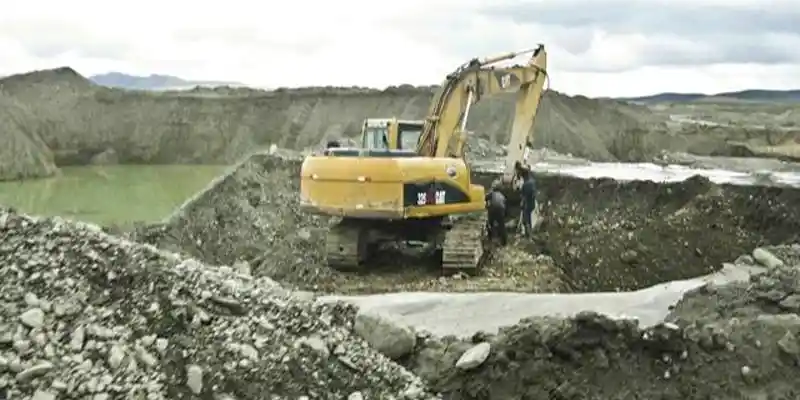 camion de excavacion en mina de puno