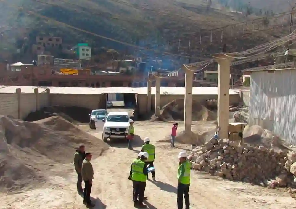 ingenieros chaleco verde mina junin