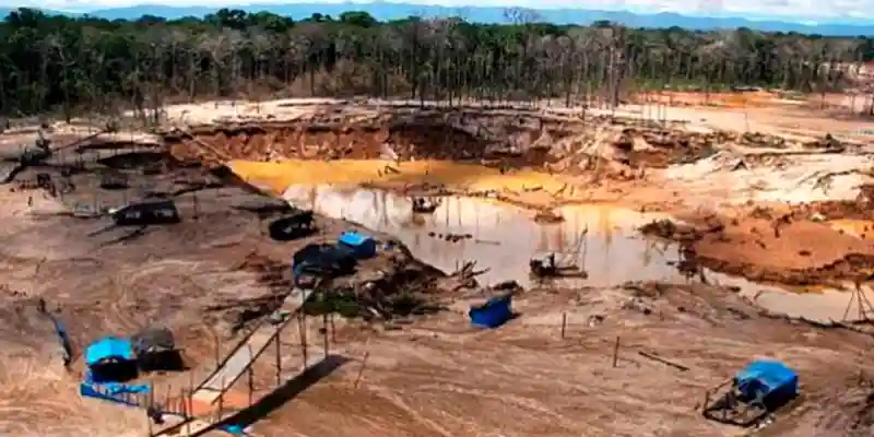 instalacion de mineria en laguna mina madre de dios