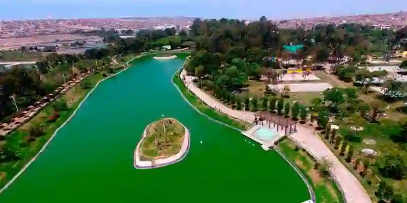 laguna grande en ciudad