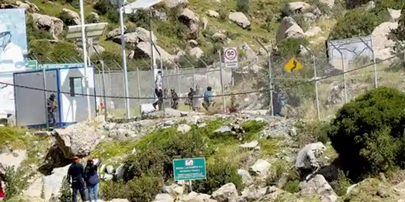 mineros entrando mina apurimac