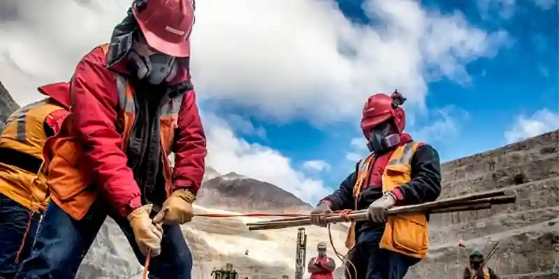 mineros trabajando