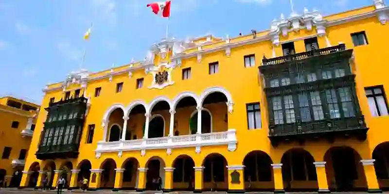 municipalidad de lima con bandera 