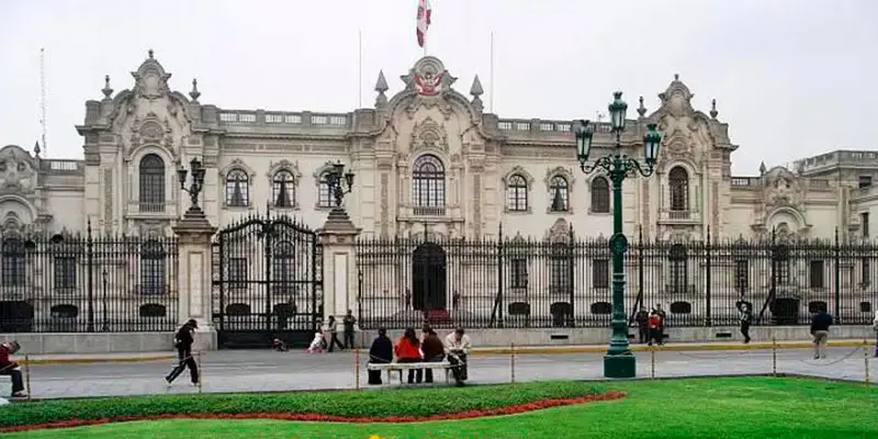 poder-ejecutivo-personas-casa-lima-peru