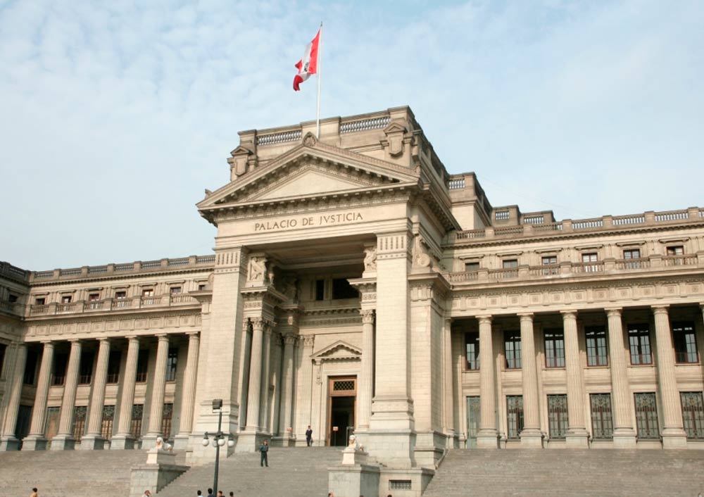 Corte Suprema con Bandera Portada Casa Lima