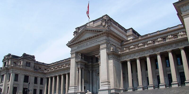 Palacio de Justicia con Bandera Casa Lima Palacio de Justicia con Bandera Casa Lima