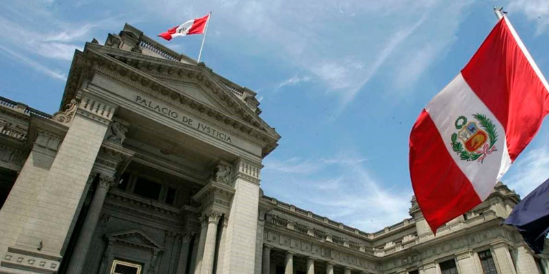 Palacio de Justicia con Bandera Peruana Casa Lima Palacio de Justicia con Bandera Peruana Casa Lima