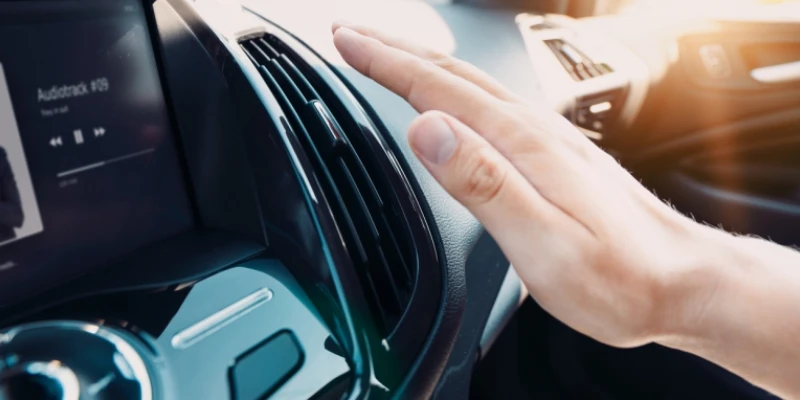 El comodo aire acondicionado dentro de un auto