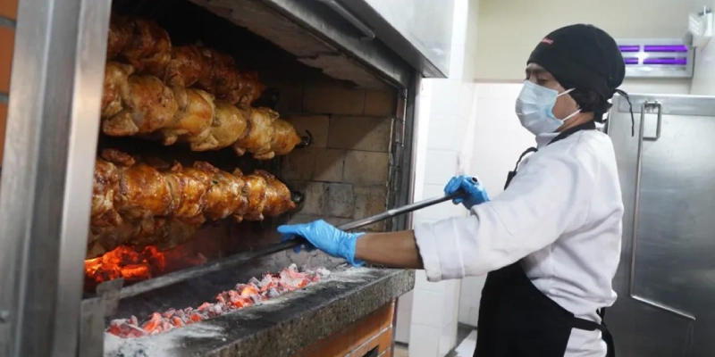 preparación de pollo a la brasa