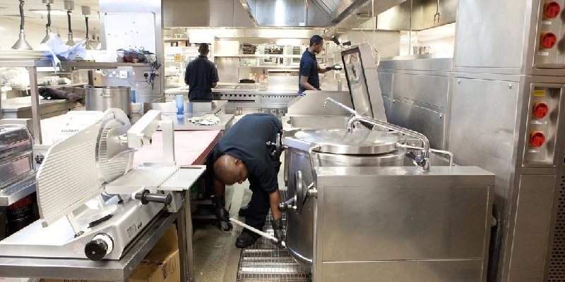 cuidado y mantenimiento en restaurante de pollería 