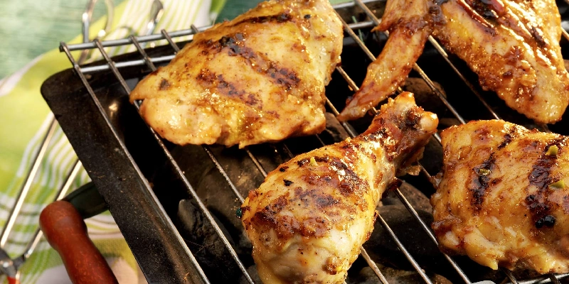 pollo a la parrilla cocinando