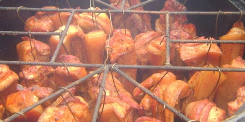 pollo a la brasa cocinado al cilindro