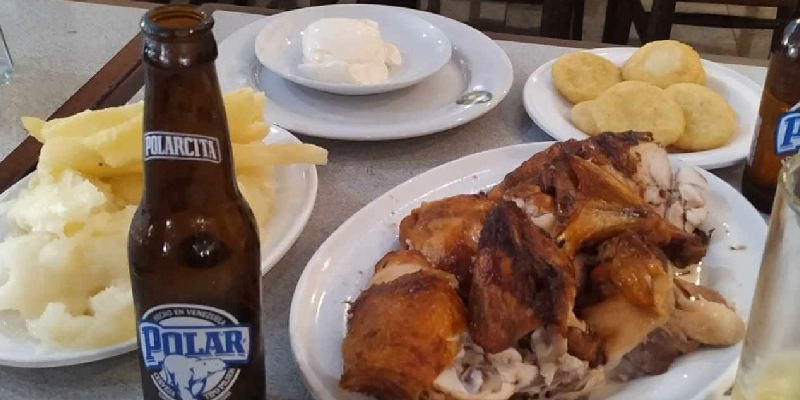 pollo a la brasa con gaseosa
pollo a la brasa con gaseosa