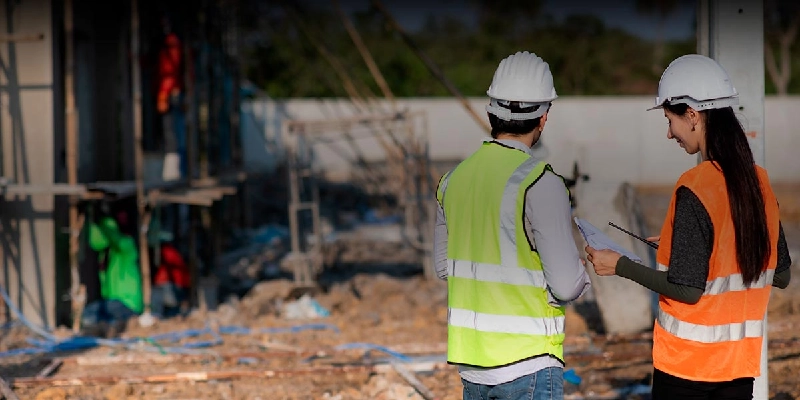 obligacion de contratar un profesional para el certificado itse