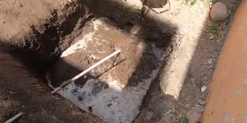 geología local en la eficacia de pozo a tierra