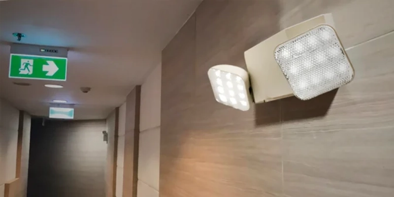 tener luz de emergencia importancia en edificio