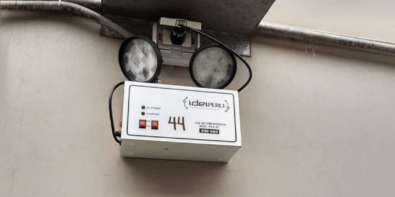 instalar luces de emergencia en edificio proceso